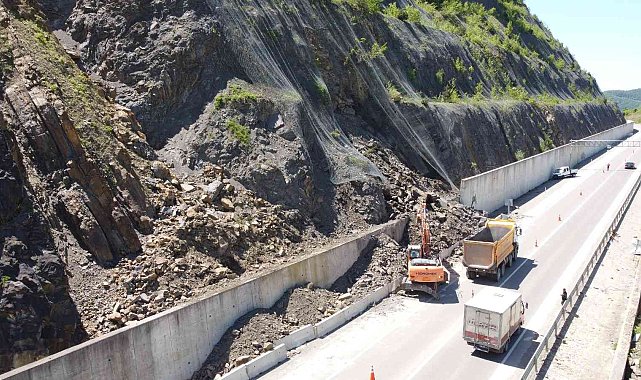 Bartın-Karabük karayolundaki heyelan bölgesinde çalışma başlatıldı