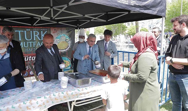 Başkan Alim Işık, halka &#039;sıkıcık çorbası&#039; ikram etti