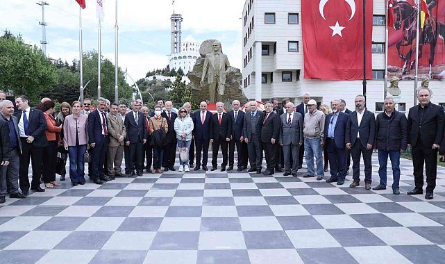 Başkan Altınok Atatürk'ü andı, 19 Mayıs'ı kutladı