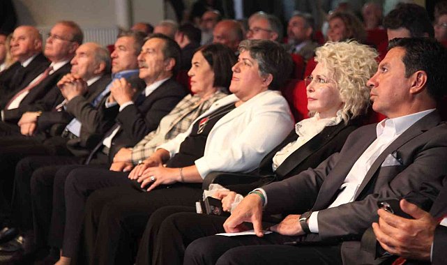 Başkan Aras'a "Yılın Mücadeleci Başkanı" ödülü verildi