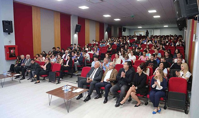 Başkan Atay yabancı öğrencilerle bir araya geldi