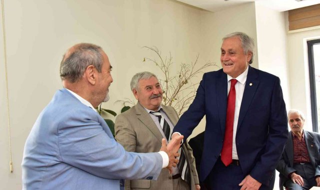 Başkan Bakkalcıoğlu partililerle bayramlaştı