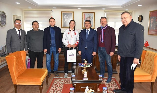 Başkan Çelik dünya şampiyonu Aykoç'u tebrik etti