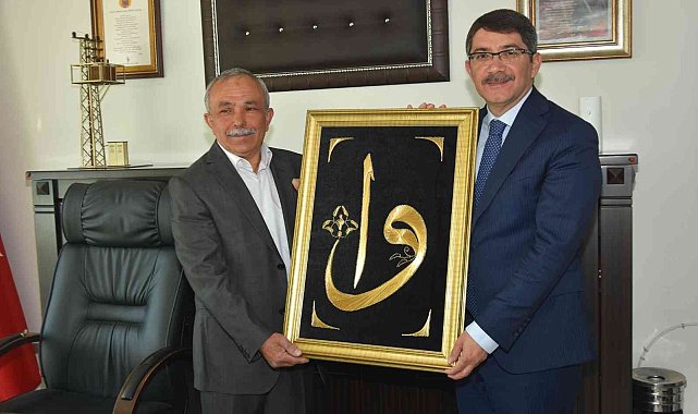 Başkan Çelik'ten çiçeği burnunda başkanlara tebrik