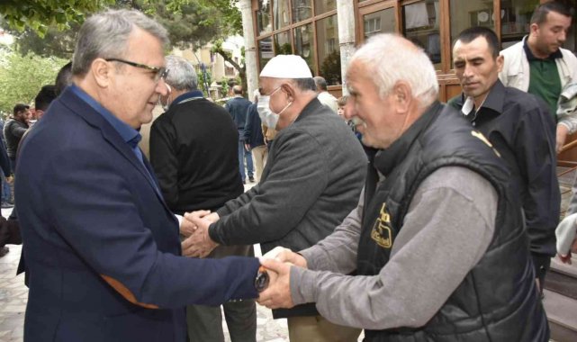 Başkan Çerçi vatandaşlarla bayramlaştı