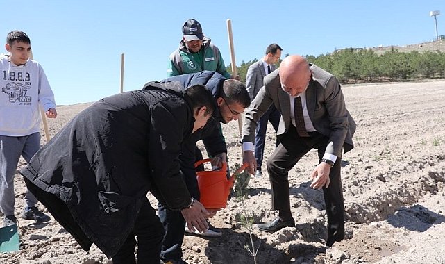 Başkan Çolakbayrakdar Engelliler Haftasını fidanlarla taçlandırdı