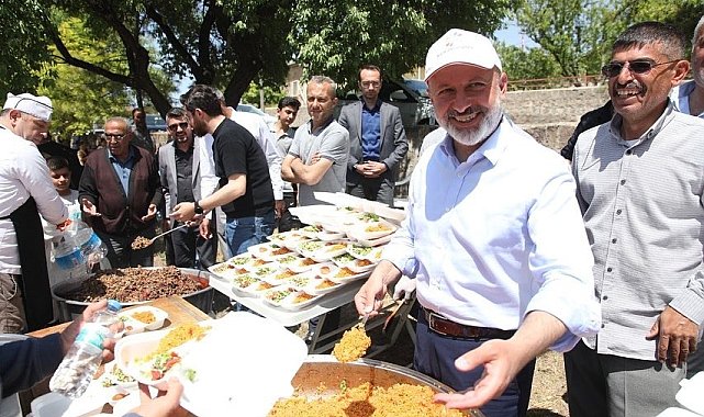 Başkan Çolakbayrakdar, hafta sonu kırsal mahallede vatandaşlarla buluştu