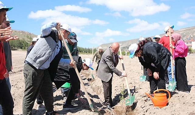 Başkan Çolakbayrakdar: "Dikilen her bir ağaç, geleceğe bırakılan en büyük mirastır"