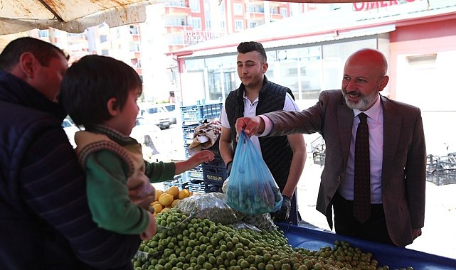 Başkan Çolakbayrakdar&#039;a Ertuğrulgazi Pazarında sevgi seli