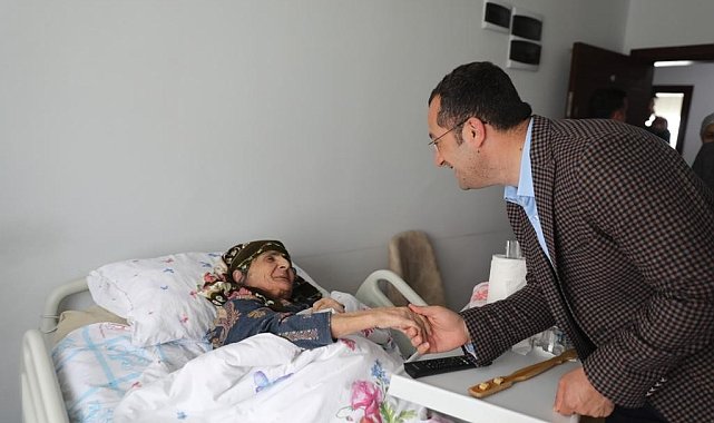 Başkan Ekim Anneler Günü'nde Huzurevini ziyaret etti