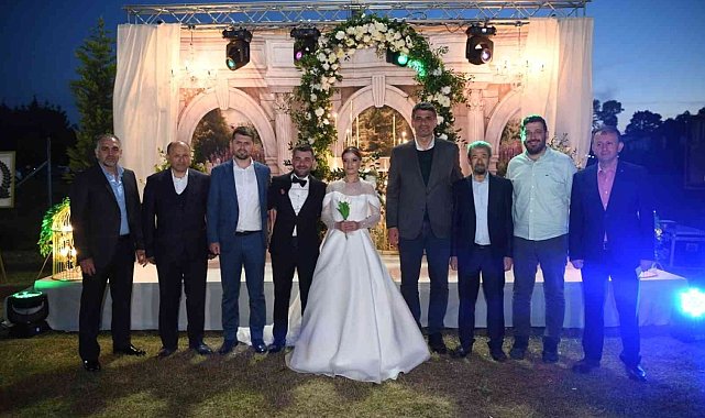 Başkan Kocaman, çiftleri yalnız bırakmadı