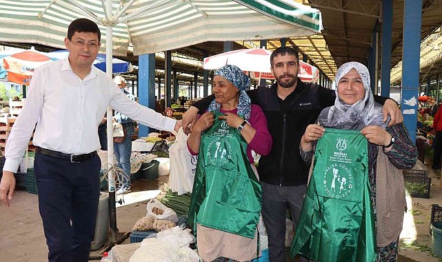 Başkan Özcan'dan annelere anlamlı hediye