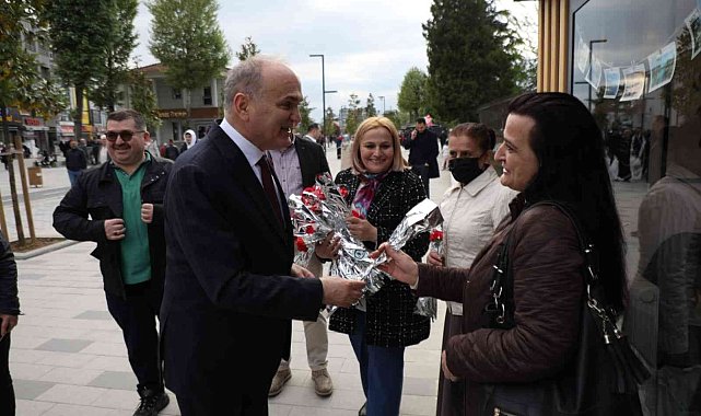 Başkan Özlü'den Anneler Günü jesti
