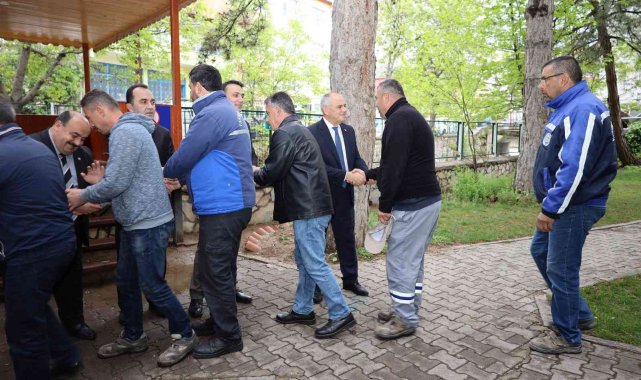 Başkan Öztürk belediye personelleri ile bayramlaştı