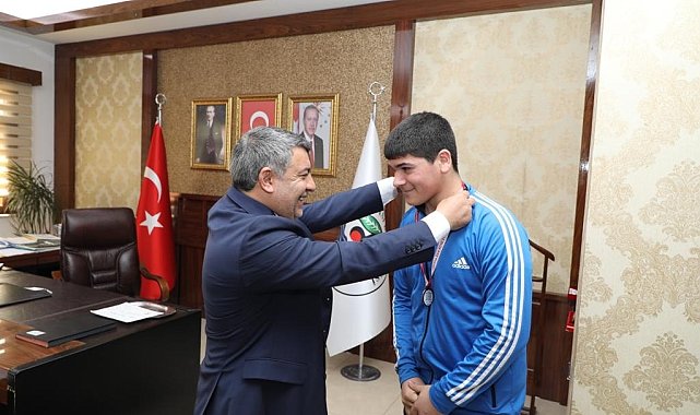 Başkan Şayir, şampiyon sporcuyu ağırladı