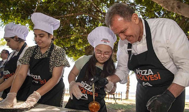 Başkan Seçer, özel gereksinimli çocuklarla pizza yaptı
