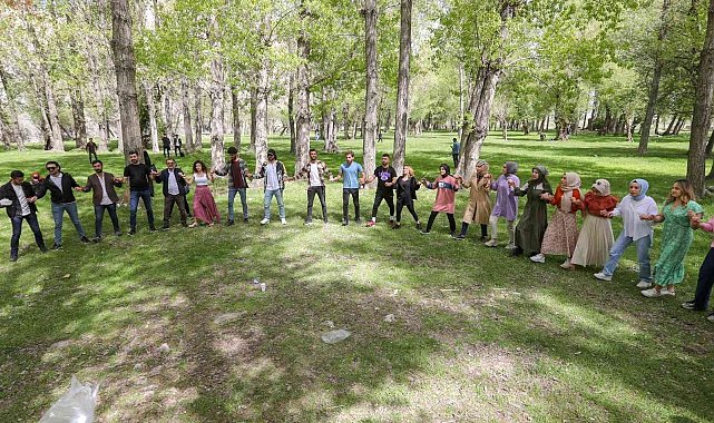 Başkan Vekili Aydın gençleri unutmadı