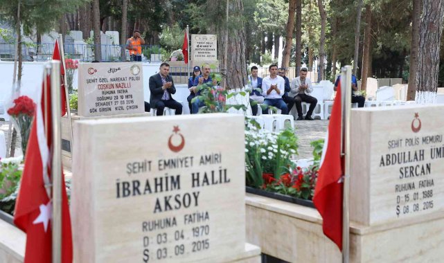 Başkan Yücel şehitlik ve kimsesizler mezarlığını ziyaret etti