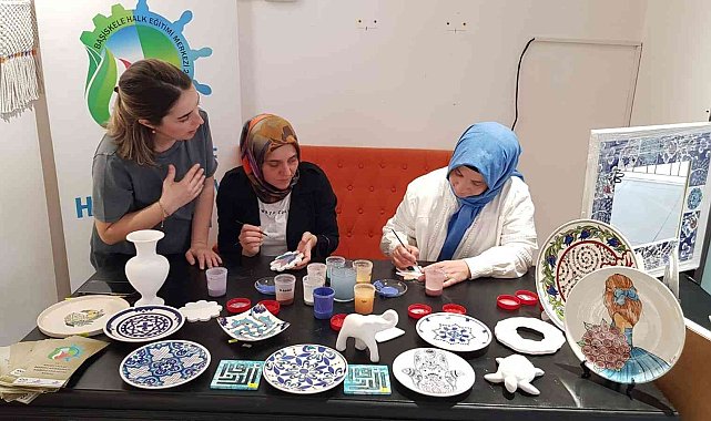 BAŞKEM'de kadınlar seramik çini boyama öğreniyor