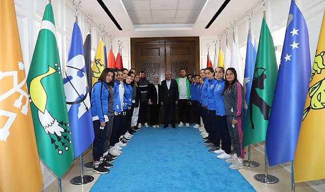 Bayan futbolculardan Başkan Güder&#039;e 2.Lig sözü