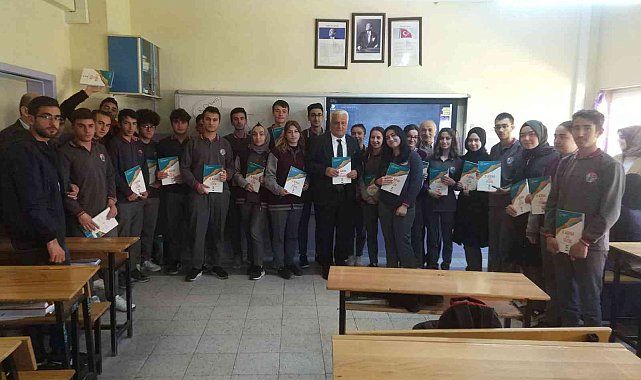 Bayburt İl Milli Eğitim Müdürlüğü tarafından yardımcı kaynak kitaplar dağıtıldı