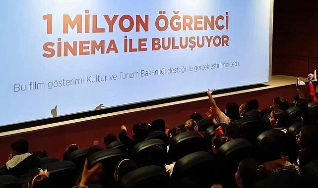 Bayburt'ta sinemaya hiç gitmeyen 15 okuldan 1600 öğrenci sinemaya götürüldü