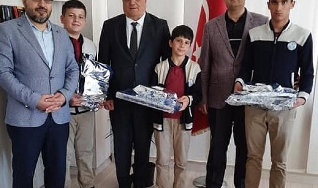 Bayburt'ta yarışmalarda derece elde eden öğrenciler ödüllendirildi