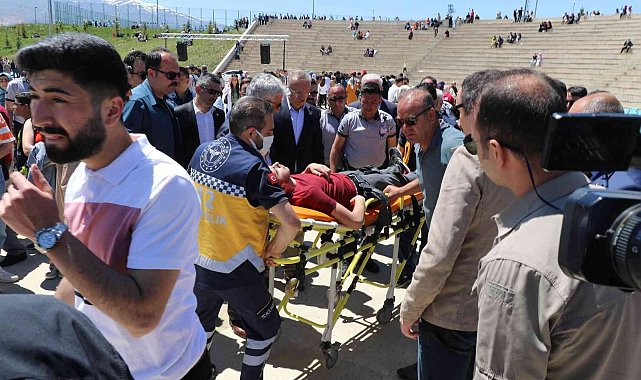 Bayılarak yerde fenalaşan gence ilk müdahale rektörden