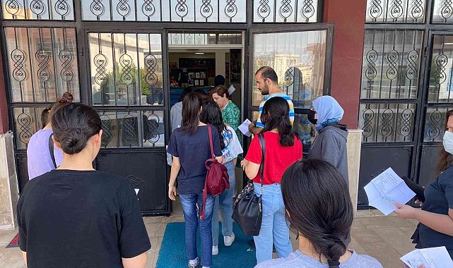 Bayraklı Belediyesi Sosyal Etkinlik Merkezi öğrencileri sınav provası yaptı