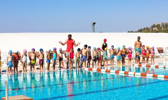 Bayraklı Belediyesi yüzme kursu kayıtları başlıyor