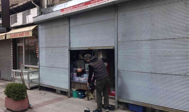 Bayramın son gününde kepenkler kalkmaya başladı