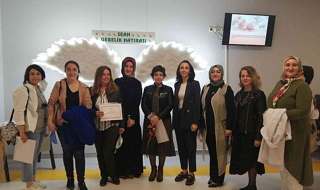 Bebek dostu sağlık çalışanları sertifikalarını alıyor