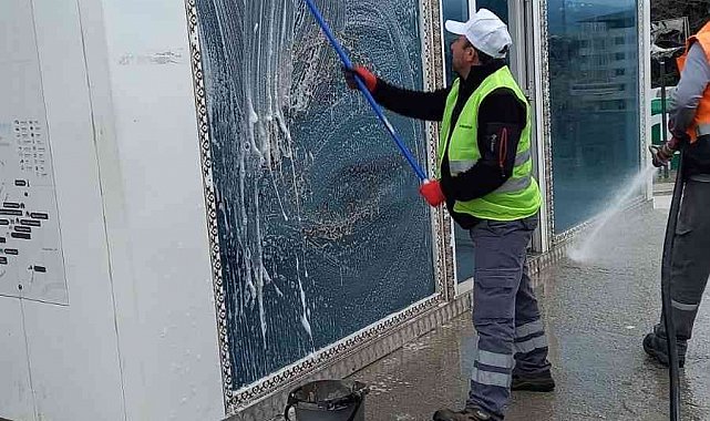 Bekleme duraklarında yıkama ve temizlik çalışması yapıldı