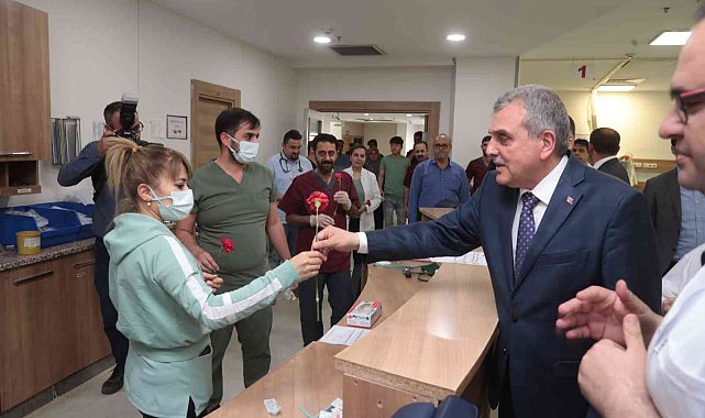 Beyazgül hastanede görevli hemşirelerin haftasını kutladı