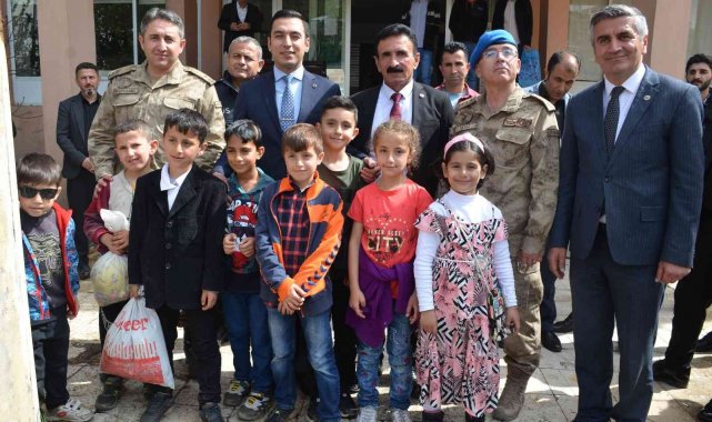 Beytüşşebap&#039;ta kaymakam vatandaşların bayramını kutladı