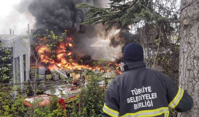 Bilecik'te lastik fabrikasında yangın
