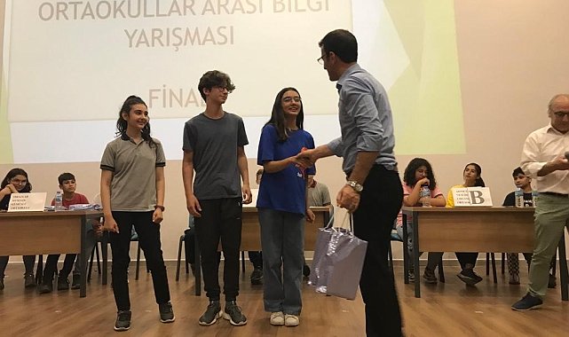 Bilgi yarışmasının birincisi Sarıgöl Atatürk Ortaokulu oldu