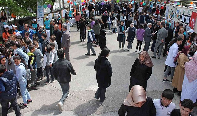 Bilim Fuarında 80 öğrenci ürettikleri projelerini sergilediler