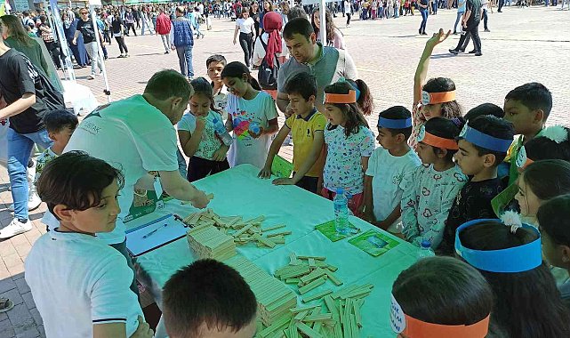 Bilim şenliğinde hem eğlendiler hem öğrendiler