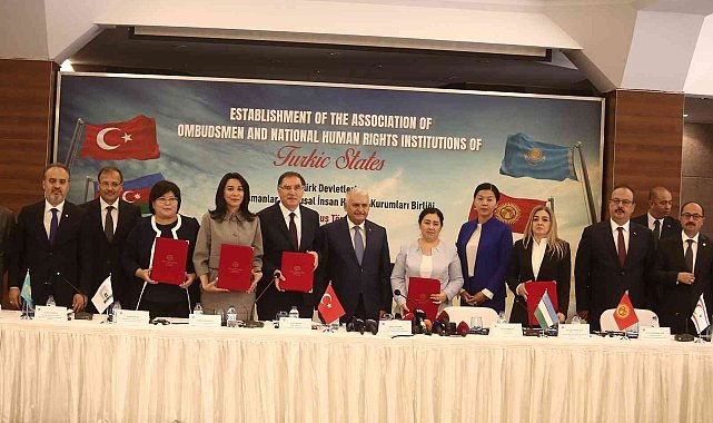 Binali Yıldırım: "550 milyar dolar ticaretin sadece 2,8'i kendi aralarında dönüyor"