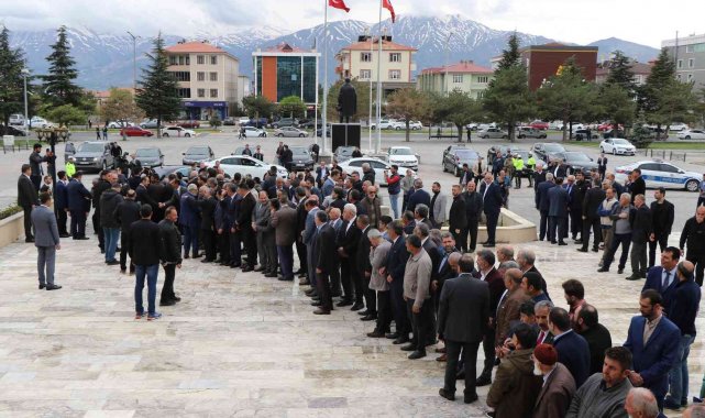 Binali Yıldırım'a memleketi Erzincan'da sevgi seli