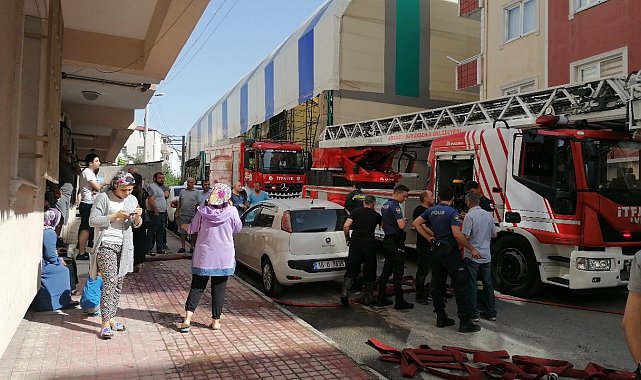 Binanın çatısında çıkan yangın korkuttu