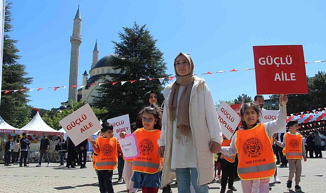 Bingöl'de aileler ve çocuklardan kortej yürüyüşü