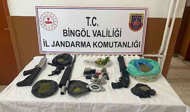 Bingöl'de düzenlenen operasyonda silahlar ve uyuşturucu ele geçirildi: 2 gözaltı