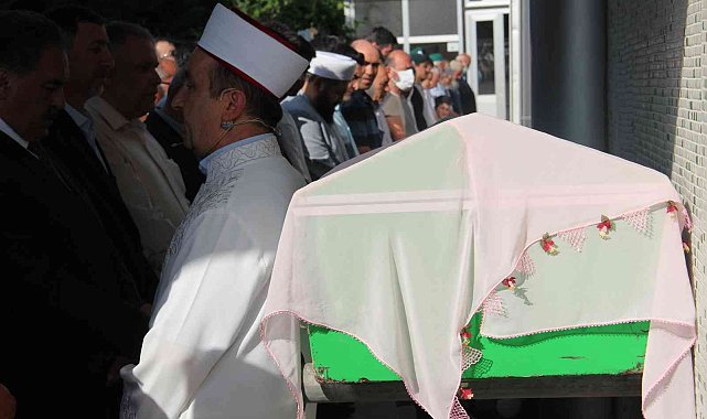 Bir kişinin öldüğü 3 kişinin yaralandığı kaza anı anbean kameraya yansıdı