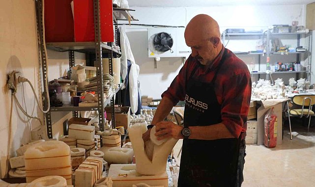 Bir mumla başladı, binlercesini hediye etti