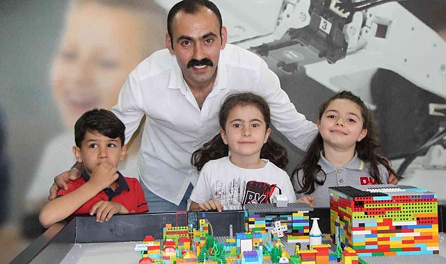 Birinci sınıfa giden minik öğrenciler karbondioksiti oksijene dönüştüren mekanizma ürettiler