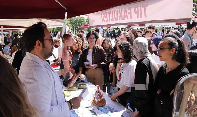 BM gibi üniversite: 120 ülkeden 5 bin yabancı öğrenci