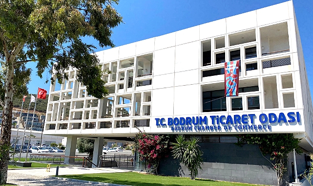 BODTO Binasına Trabzonspor Bayrağı Asıldı