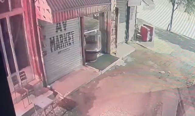 Bolvadin&#039;deki çarşı yangının başlama anı güvenlik kamerasında